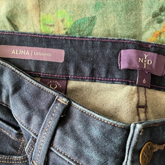 LIKE NEW NYDJ Alina Dark Wash Legging Jean Size 6 - Picture 4 of 7